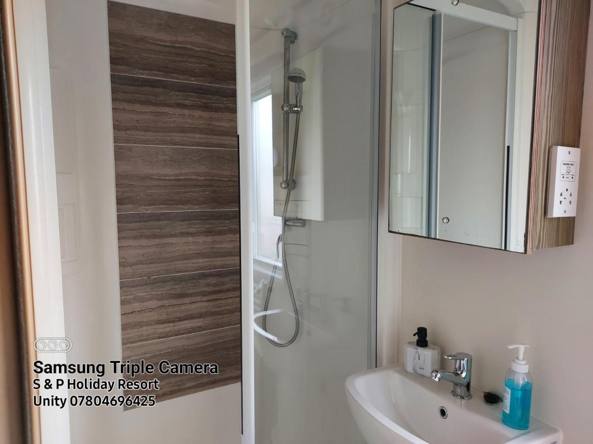 149 Holiday Resort Unity 3 Bedroom Passes Included Брин Екстериор снимка